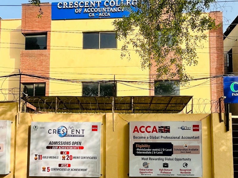 Crescent College of Accountancy gate and exterior signage