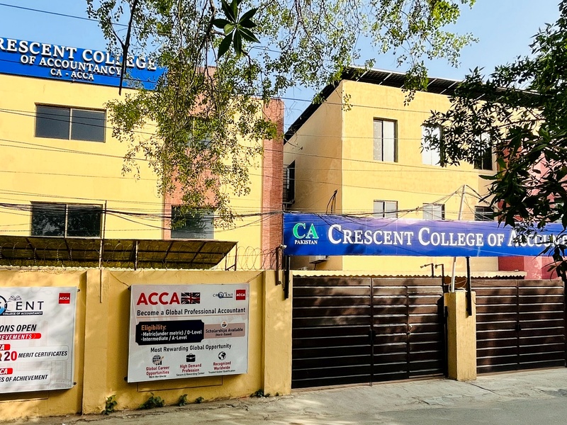 Crescent College student support area with seating and desks